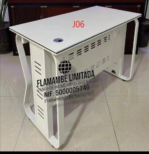Mesa de Escritório J06 – Design Moderno e Funcional